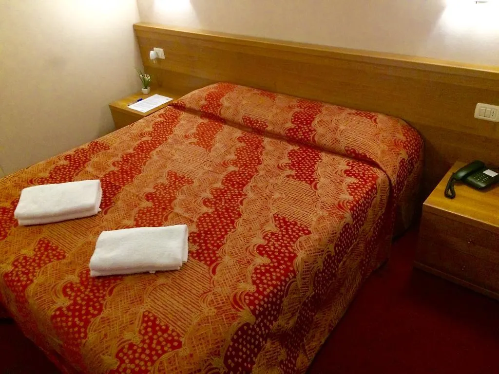 Royal Hotel Milano 3*,  Italia