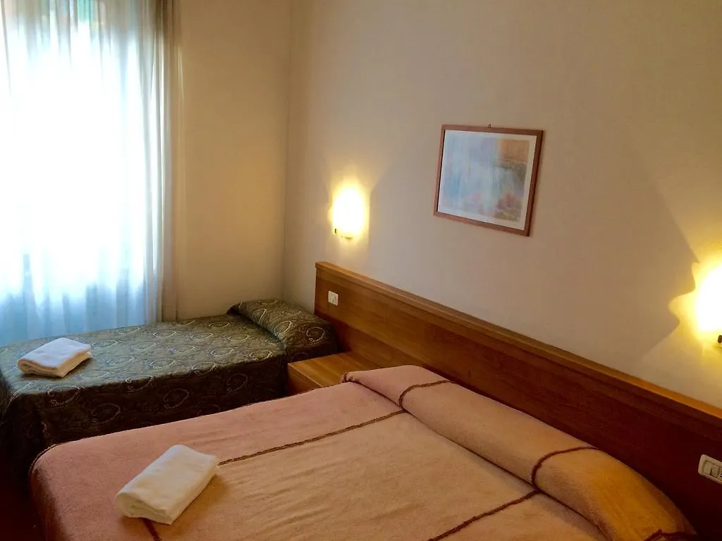 Royal Hotel Milan 3*,