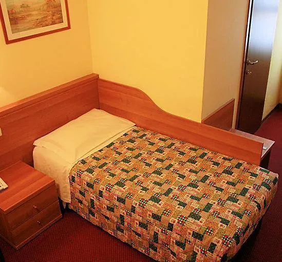 Royal Hotel Milano 3*,